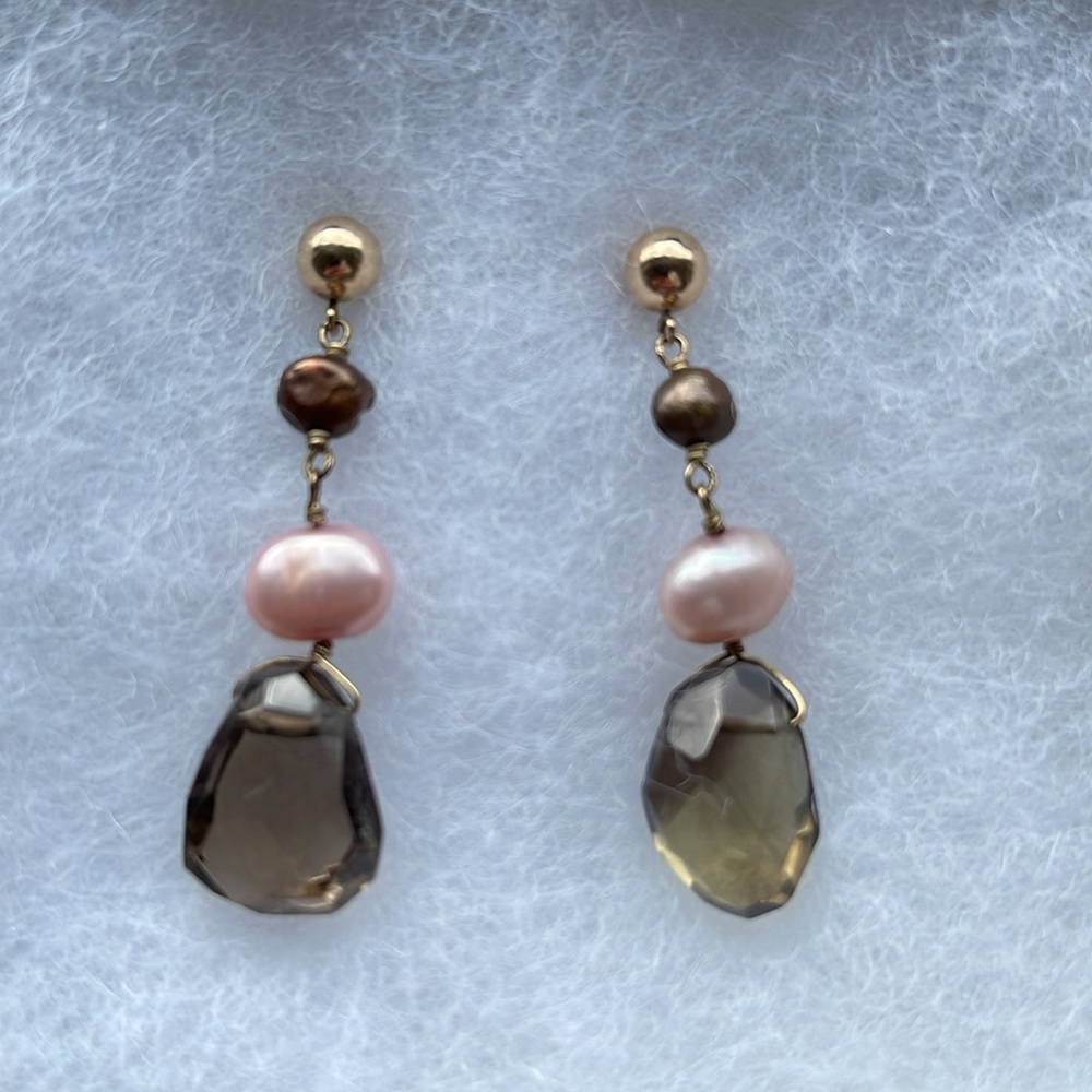 SMOKY QUARTZ AND FRESH WATER PEARL EARRINGS - Picture 2 of 8